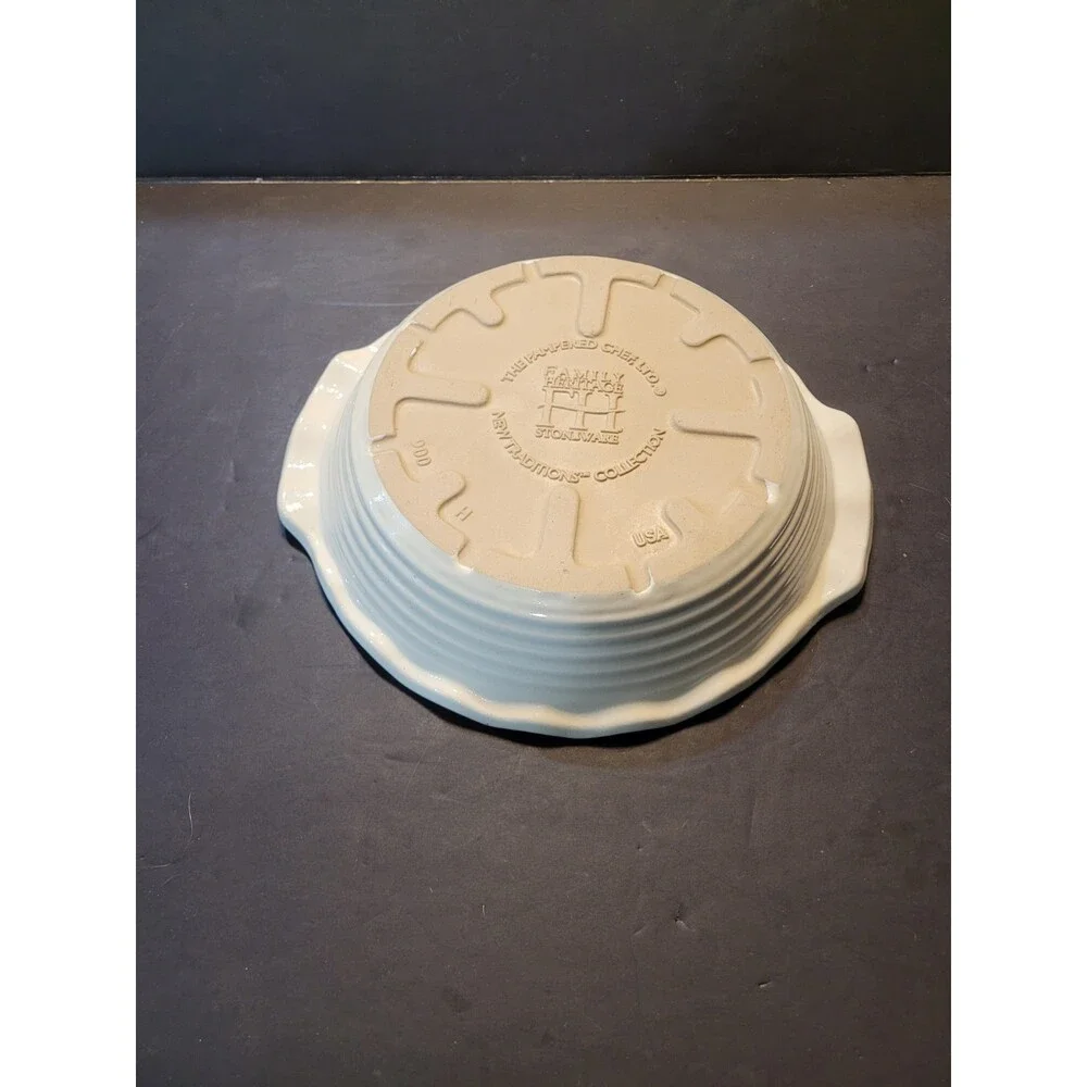 Pampered Chef Family Heritage Deep Dish Pie Plate Stoneware Off White USA Made